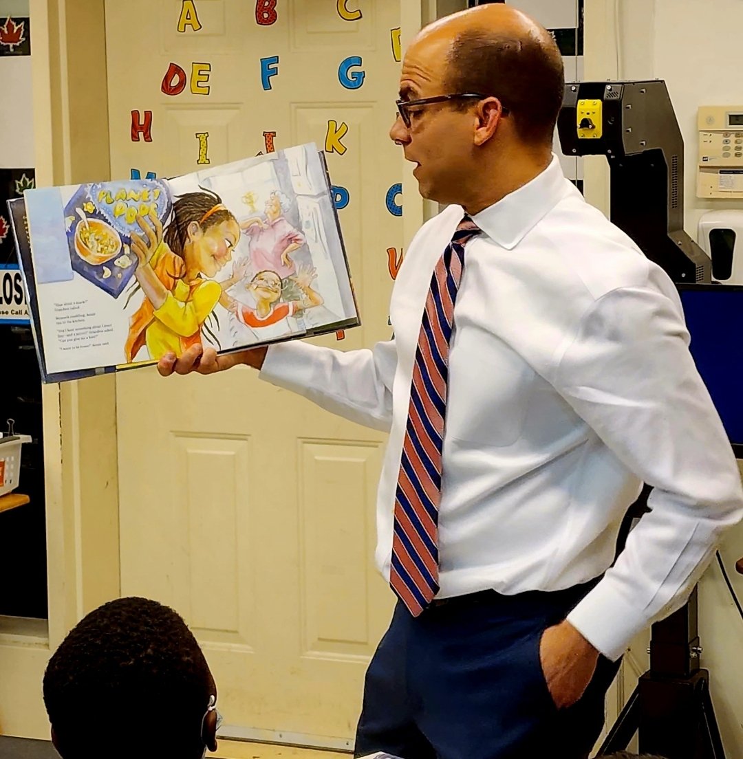 Jacinta4AlexVA's tweet image. A huge THANK YOU to Mayor Justin Wilson for kicking off the  "I Can Be Anything -  Career Series" with our Ruby Tucker Readers! Thank you for your commitment to the youth in our community, @justindotnet!  #RubyTuckerReaders #AlexVA #ARHA #readtoachild