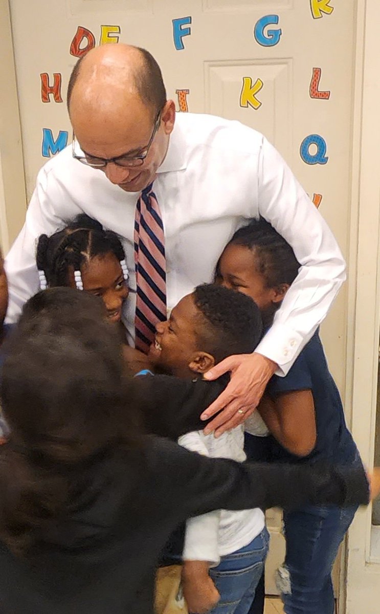 Jacinta4AlexVA's tweet image. A huge THANK YOU to Mayor Justin Wilson for kicking off the  "I Can Be Anything -  Career Series" with our Ruby Tucker Readers! Thank you for your commitment to the youth in our community, @justindotnet!  #RubyTuckerReaders #AlexVA #ARHA #readtoachild