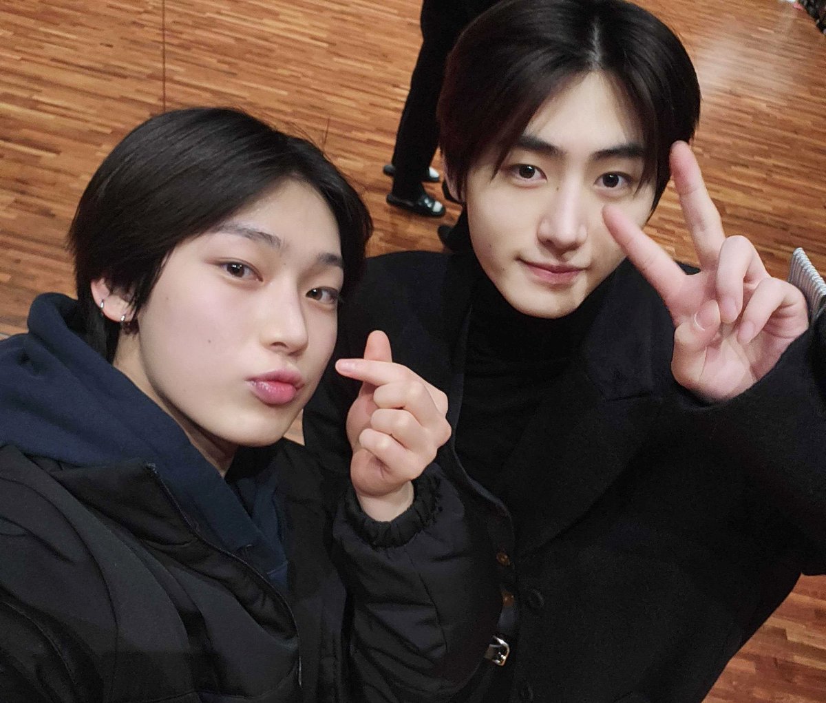 Beena_chan's tweet photo. พี่โซ่กับน้องหมวยของเขา #ซอนูฮุน #sunoohoon https://t.co/q0s7TShpzk