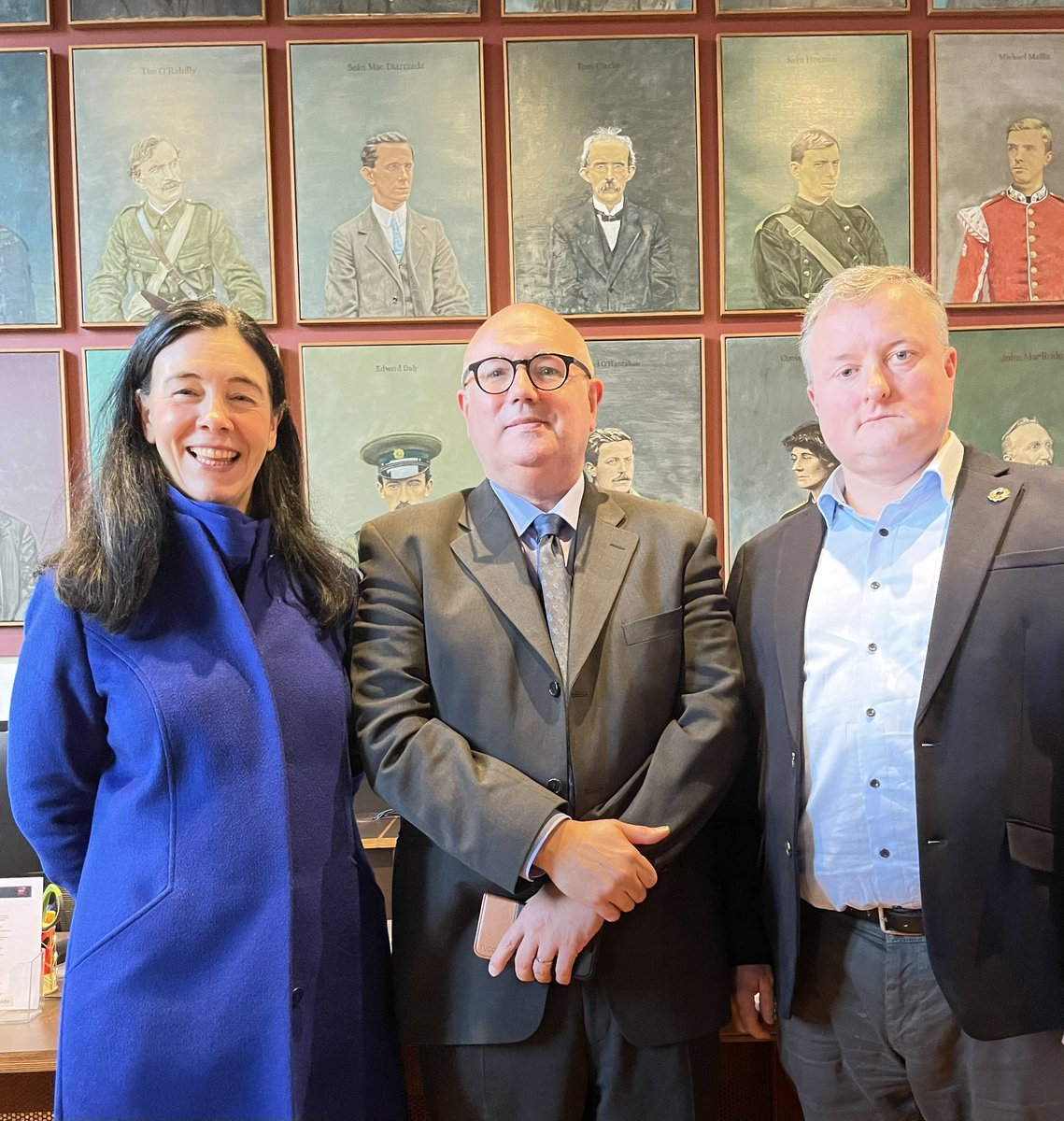 cathalmccauley's tweet photo. Lovely to catch up with @SandriCollins @UCDLibrary at the official opening of Woodlock Hall library @DCULIB @DCU . The library features a fantastic piece by @MickODeaArtist entitled “1916 Leaders” Congratulations again to @mcojo and all involved! #LIW22 #conul #iua https://t.co/QEEhOHDX7m
