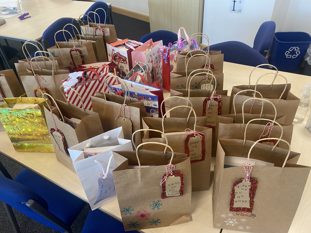 FYiBlackpool6th's tweet photo. Our Literacy Champions have been hard at work this morning preparing the Secret Santa Book Drop. Look out in all break out areas for one of these festive bags. Take home and enjoy! @BlackpoolSixth @B6Council @Literacy_Trust #GetBlackpoolReading #BookDrop https://t.co/HybPYRNLJi