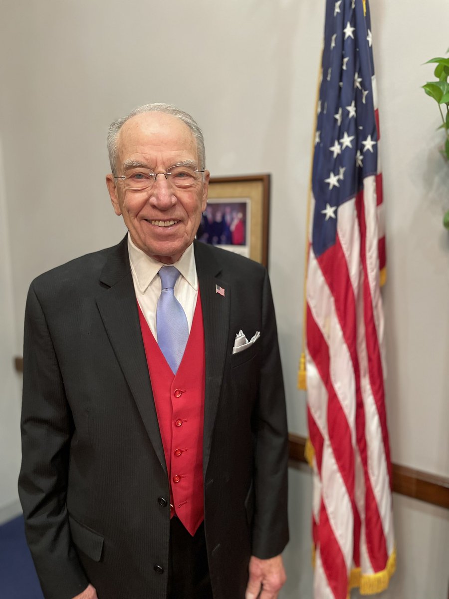 Chuck Grassley on Twitter "Happy red vest season to all who celebrate"