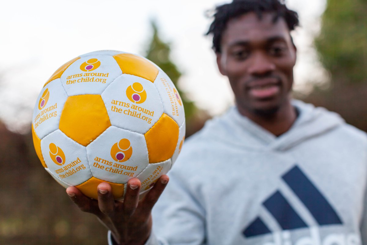 As @EnglandFootball prepare to take on @equipedefrance in the #WorldCup2022 We're thinking back to 2018 when we did this fun footy shoot with #ChrisAtsu ambassador for the amazing charity @ArmsAroundChild #filmsforgood #charityfilms