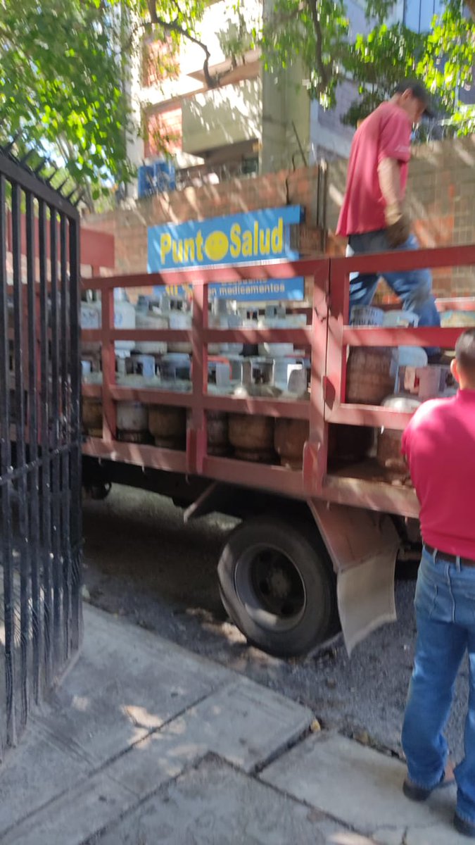 donde_quiera's tweet photo. #ENTERATE
Con el despacho de GLP, PDVSA Gas Comunal logra acortar el tiempo de distribución del gas doméstico en diferentes sectores de la parroquia San Bernardino de la ciudad de Caracas. 
#GestiónParaElPueblo 
#PlenoComoLaLunaLlena https://t.co/Rx4Jlj63El