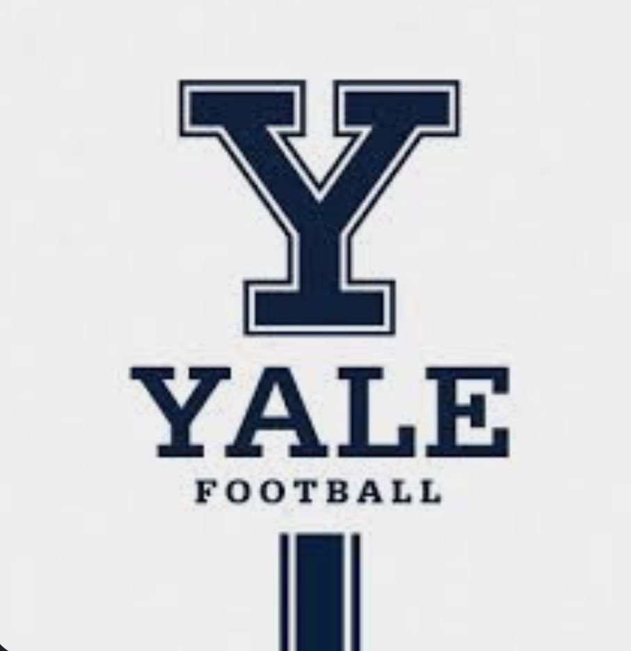 CentralFB413's tweet photo. Appreciate @SSmith_II stopping by Springfield Central HS this morning.
@yalefootball @SpringfieldCHS @Watson_718 @CoachPanasci @JuiceWa45 

#ThisIsYale | #ThisIsCentral https://t.co/WF2XoxPhy7