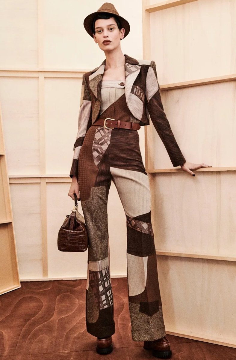 LadymiaMicky's tweet image. Collezione Moschino PreFall23 @Moschino #Moschino #PreFall23 #moda #outfit #look #fashion #fashionstyle #style #fashionista #glam #glamour #trendy #tendenza #musthave #myfollowers #UnBacioFatato 👗😍❤️