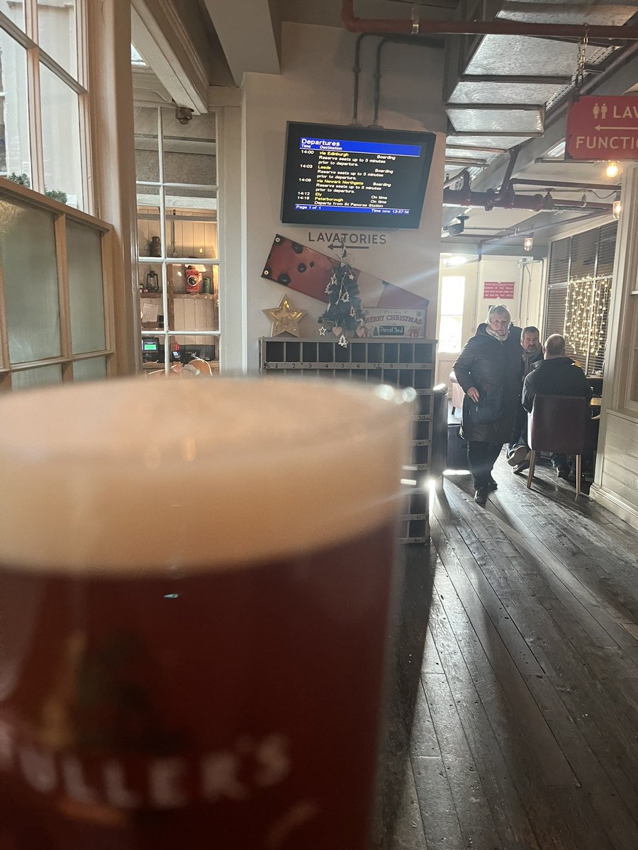 robertflute's tweet photo. #Rudenottoo @emt_uk @hines_stephen @Fullers https://t.co/5JbSYppJYg