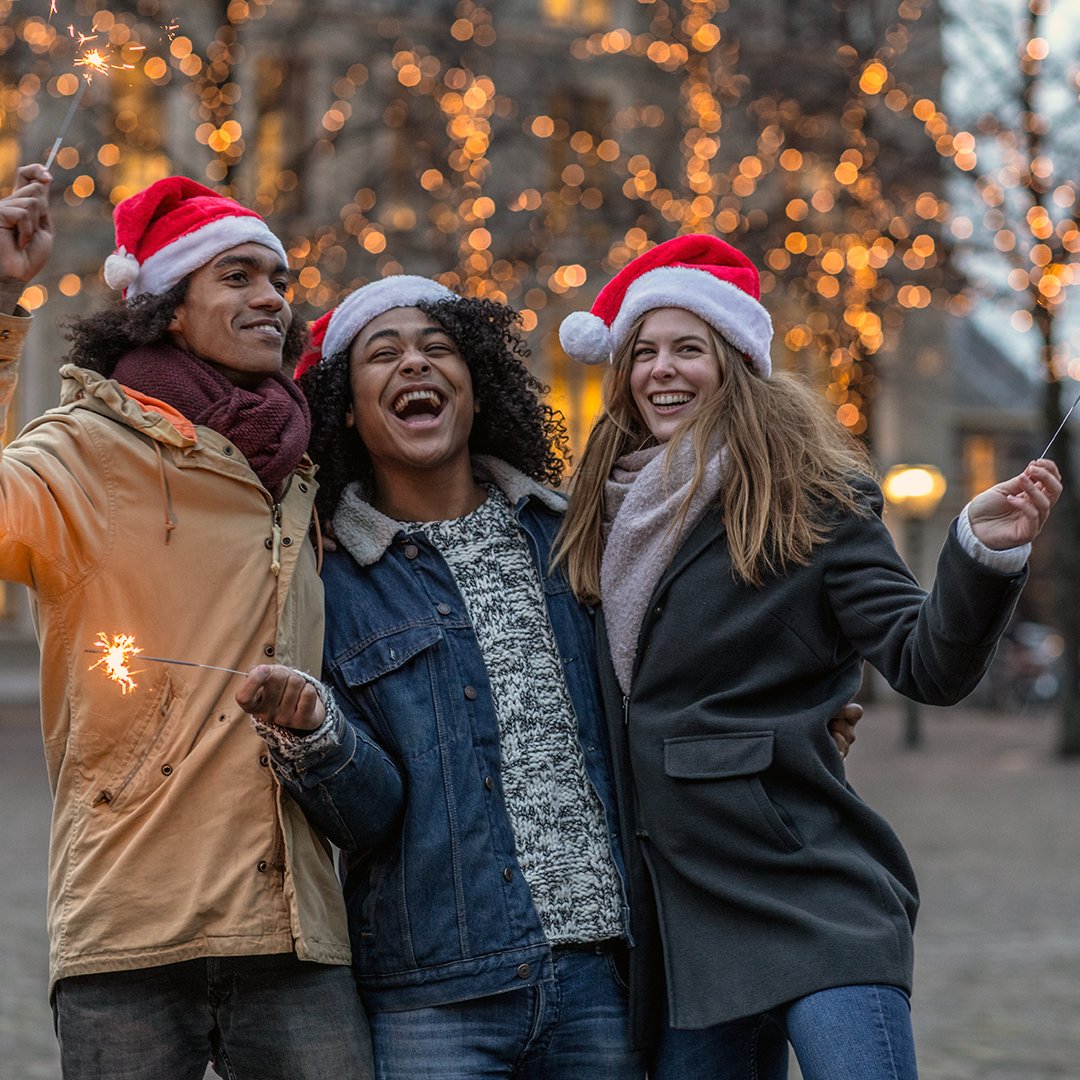 LeukoLab_donate's tweet photo. LeukoLab will be at UMass Boston today! Stop by and say hello to Jason, who will be answering questions about the donation process during the Holiday Fair. 
•
#LeukoLab
#AllCells
#DiscoveryLifeSciences
#Biotech
#California
#Massachusetts
#Texas
#DonateBlood
#Boston
#UMassBoston https://t.co/RM2sMj4ZtJ