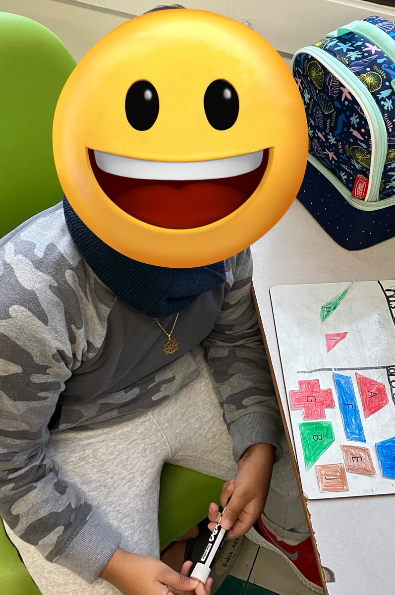 Mr_Gulick's tweet photo. 2A using properties to sort 2-D shapes. @ThomasMoreOCSB https://t.co/nvviNQRnRm