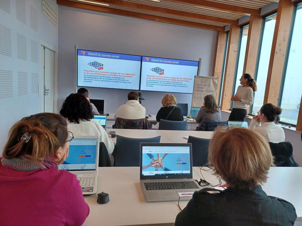 cnascentre's tweet photo. 🤝L'équipe de l'antenne Centre a accueilli dans ses locaux les correspondants de @VilledeRiom, @CebazatOfficiel, @Allierdpt, #Gannat, #Issoire, #Manzat #CDG03 pour leur présenter leur nouvel outil de gestion de l’adhésion💻
2 autres sessions la semaine prochaine dans le 36 et 45 https://t.co/48gzbiNwi0