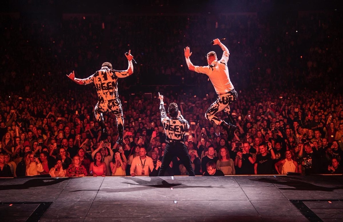 westlifemusic's tweet photo. London, what an amazing night! 💛 Thank you for being a great crowd as always! https://t.co/m6OZgz6smH