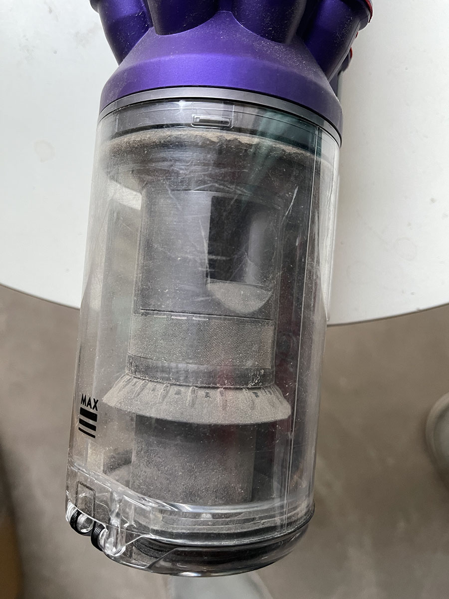 parshdelhi's tweet photo. so this is what @Flipkart @WorkAtFlipkart @jaagograhakjago delivered and completely not refunding money or returning it ! guys please be careful to order from flipkart, such scammers, sent me a used old product ! @ndtv @Ravishkumartv1 @Dyson https://t.co/4cqIaCpauv