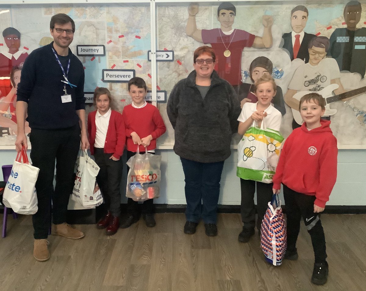 Gillibrand_Sch's tweet photo. Another ‘Make the Difference’ food donation. This time to @ChorleyHTH, so proud of our children making a difference in the local community @gillhead25 @ChorleySouth @ChorleyCouncil https://t.co/j0L8ItiXUl