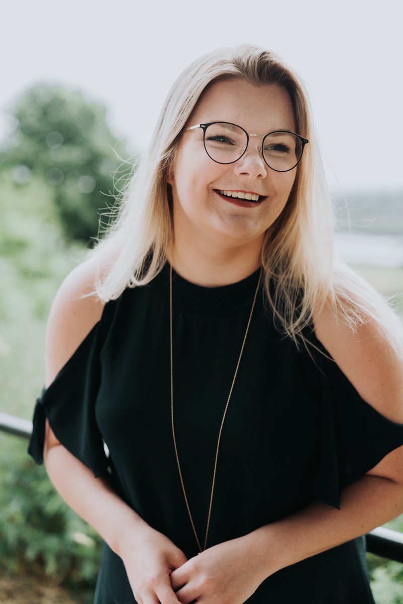 𝗖𝗟𝗔𝗜𝗥𝗘 𝗗𝗘𝗞𝗞𝗘𝗥𝗦 𝗜𝗦 𝗣𝗥𝗘𝗦𝗘𝗡𝗧
Zondagochtend zingt Claire Dekkers in het Glazen Huis Geleen tbv Greutsj &amp; Vincentius vereniging Geleen.
#glazenhuisgeleen