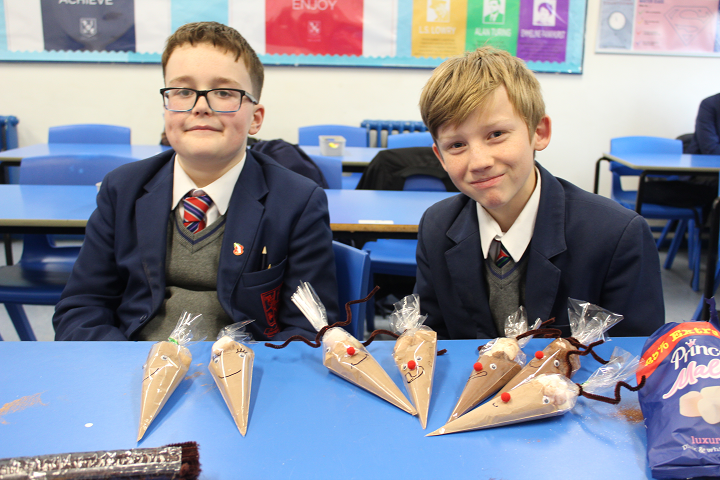 WellacreAcademy's tweet photo. We are very "fawn'd" of these Hot Chocolate Reindeer that Miss Harrison's form, 7.5, and P6 Reading Club, have made! 

These fabulous creations will be donated to Wellacre's @CyrilFlint Reverse Advent #ThankYou #Community https://t.co/gdpENz2HlY
