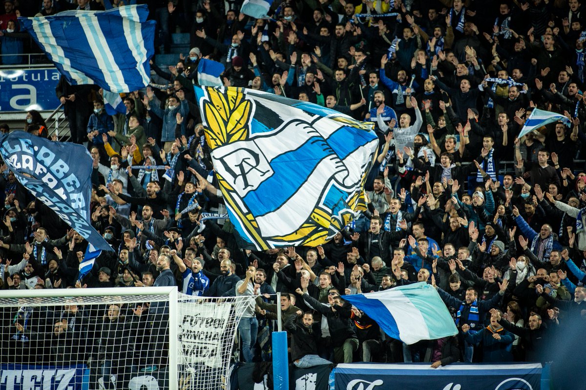 Alaves's tweet photo. 🤯 El último #AlavésLevante fue una 𝐋𝐎𝐂𝐔𝐑𝐀.

📸 Fotos que nos siguen poniendo la piel de gallina.

🔥 ¡Repitamos el lunes!

#AltaLaFrente 🔵⚪️ https://t.co/SDXo3CoCcI