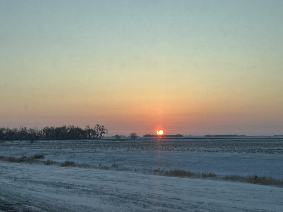 berferrie's tweet photo. If I slept in I would have missed this on my way home 🌅 #BornCountry https://t.co/wMOXYwxfVb