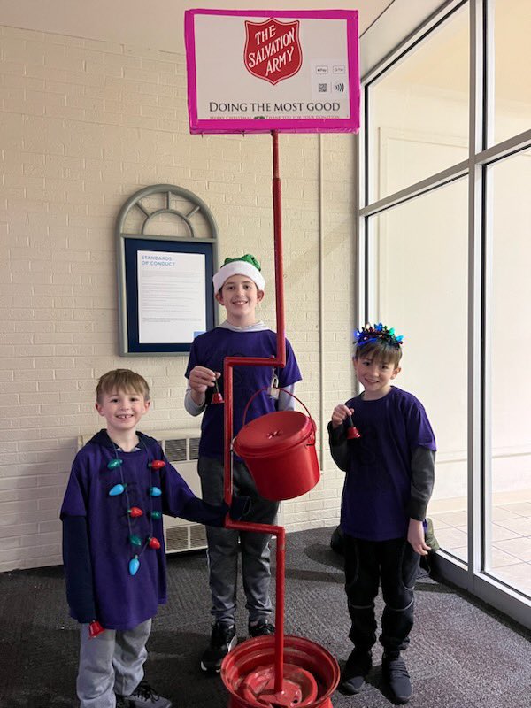 Norsemen_News's tweet photo. The EES Student Council volunteered last night at the Muncie Mall ringing bells for The Salvation Army. https://t.co/Rf0LsMxueA