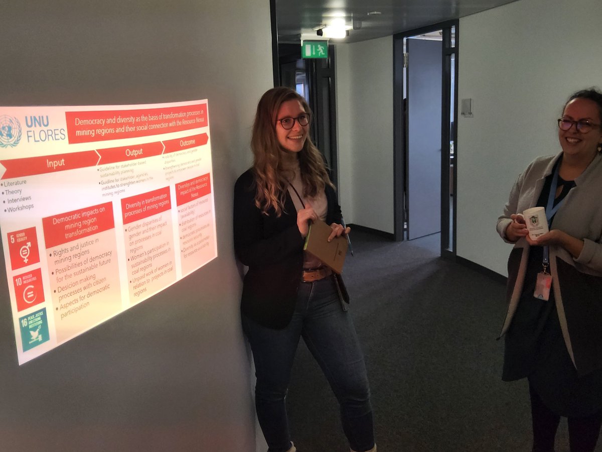 Daniel_Karthe's tweet image. Poster session at the @UNU_FLORES and @tudresden_de Doctoral Symposium: Juliane Dziumla, Halim Lee and Franziska Stölzel speak on applications of the #NexusApproach in transforming #Lusatia, attaining water security in #SouthKorea and advancing #VerticalFarming.