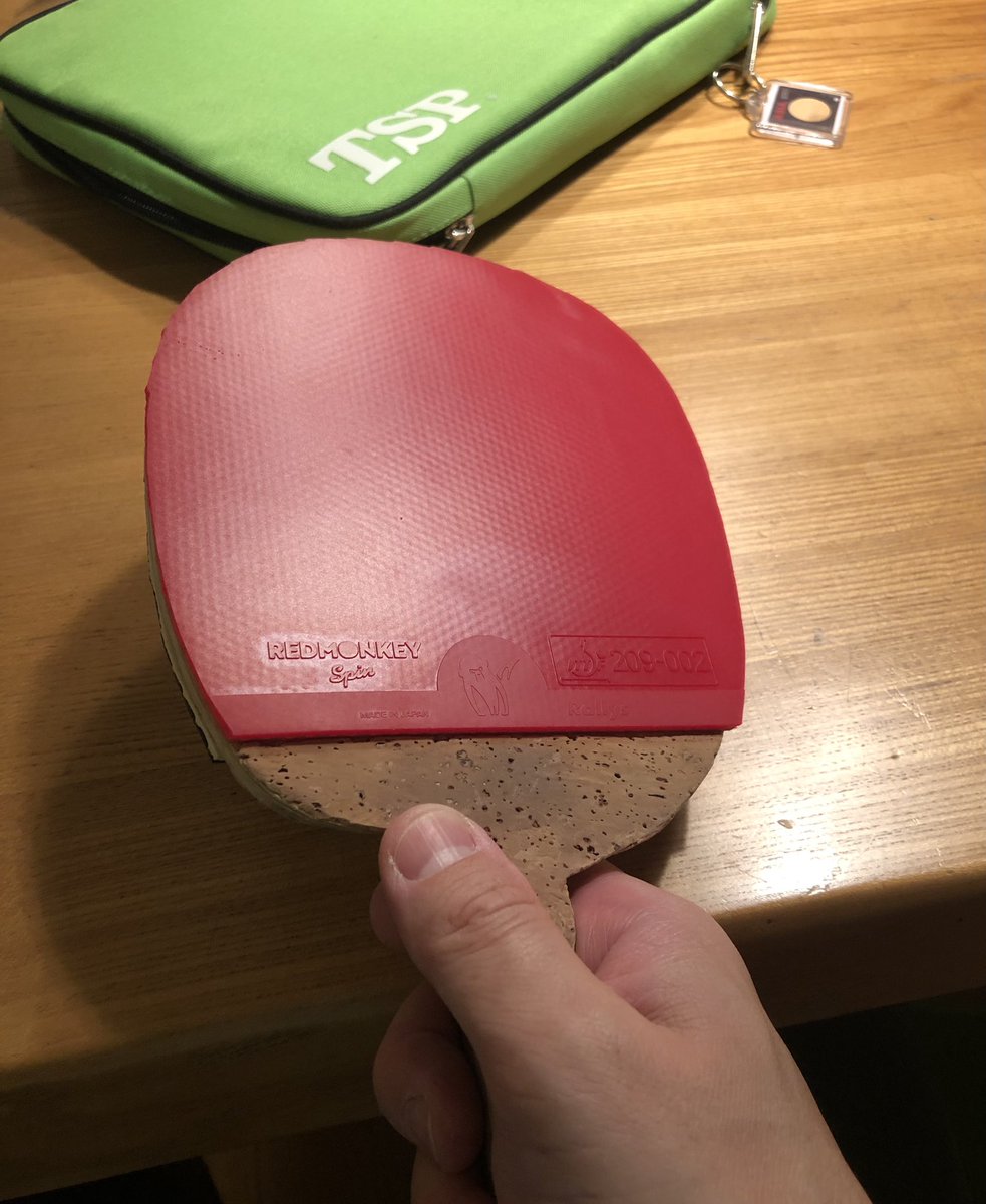 WTFisb3tMUdfose's tweet photo. ペン裏面には最高過ぎました🥺
・柔らか過ぎないため
→ ミート打ちは謎落ちしない
→ 打感も超気持ちいい❗️
・つかむのでドライブしやすい
・跳ね過ぎないので台に収まる
・中陣からでも良い球行く
・比較的軽い ← めっちゃ重要❣️
3980円‼️ ため息出ました…❣️
#REDMONKEY_Spin https://t.co/ouFT15eD9D