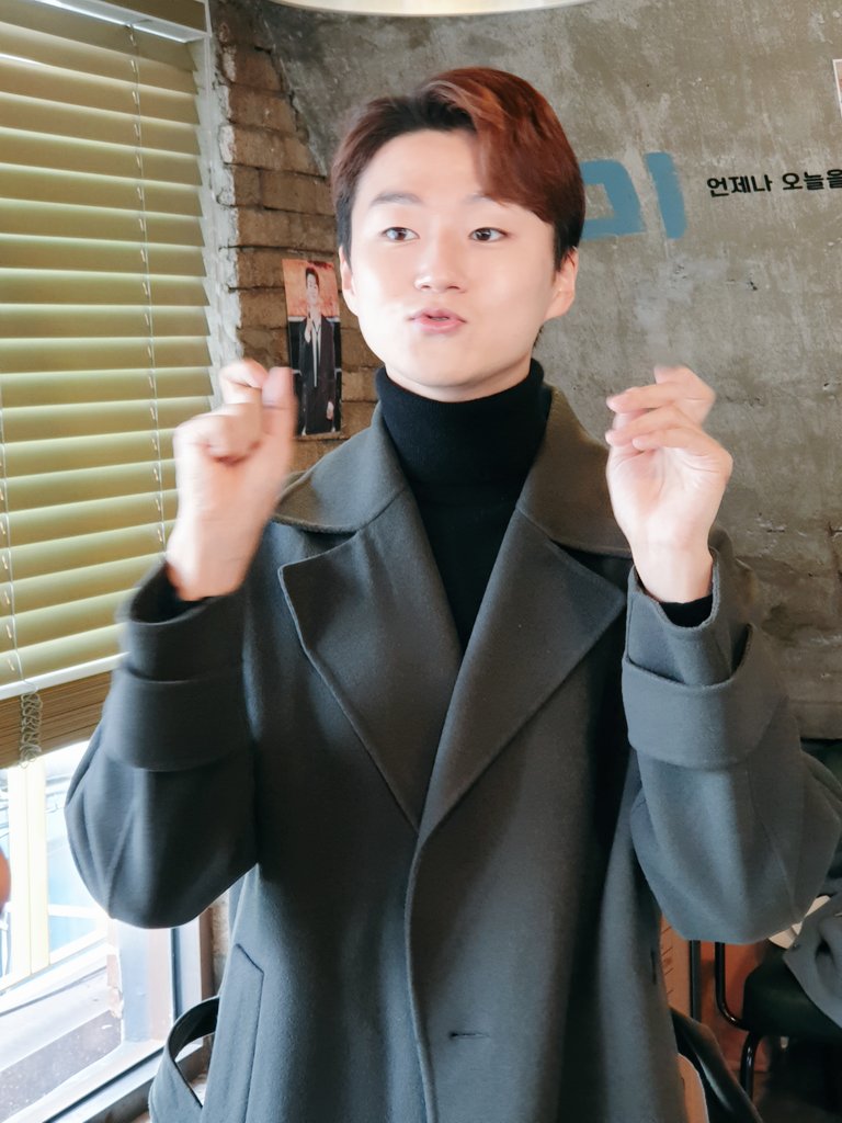 cocosalad123's tweet photo. 191112 조밍냥씨 탄신 30주년 생카에서
#조민규 #직찍 #🐱 #냥이는사랑입니다 #곰손주의 https://t.co/22baDBzXrb