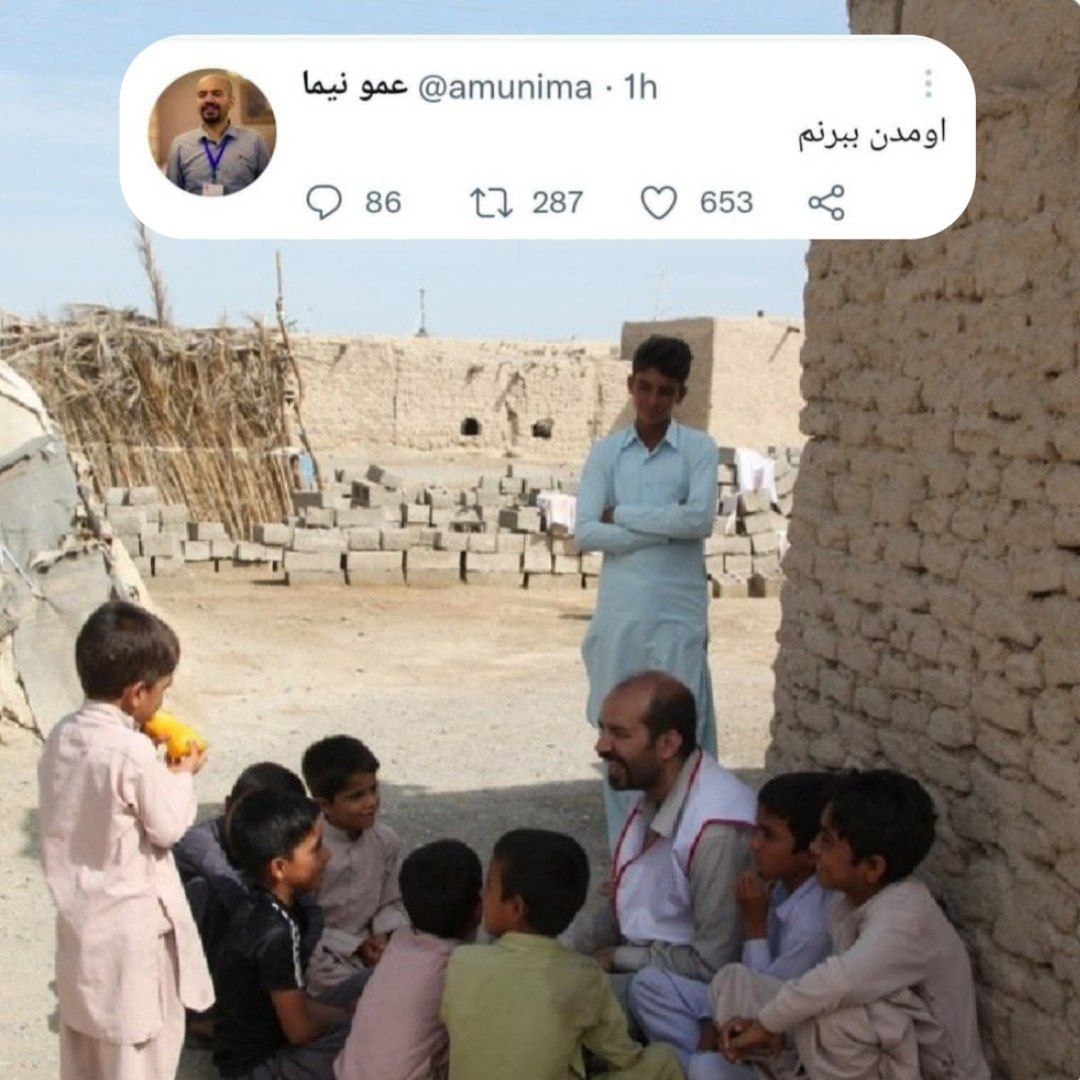 توییت کوتاه بود و تلخ...
"اومدن ببرنم"
#نیما_اسماعیلی فرزند شهید اسماعیلی در خانه بازداشت شد.
او فعال حقوق کودکان کار بود و داوطلبانه در مناطق محروم سیستان بلوچستان خدمت رسانی می‌کرد.
وی در سیل لرستان کمک‌های مردمی اهالی شهرک اکباتان را به مناطق سیل‌زده رسانده بود. 
#مهسا_امینی