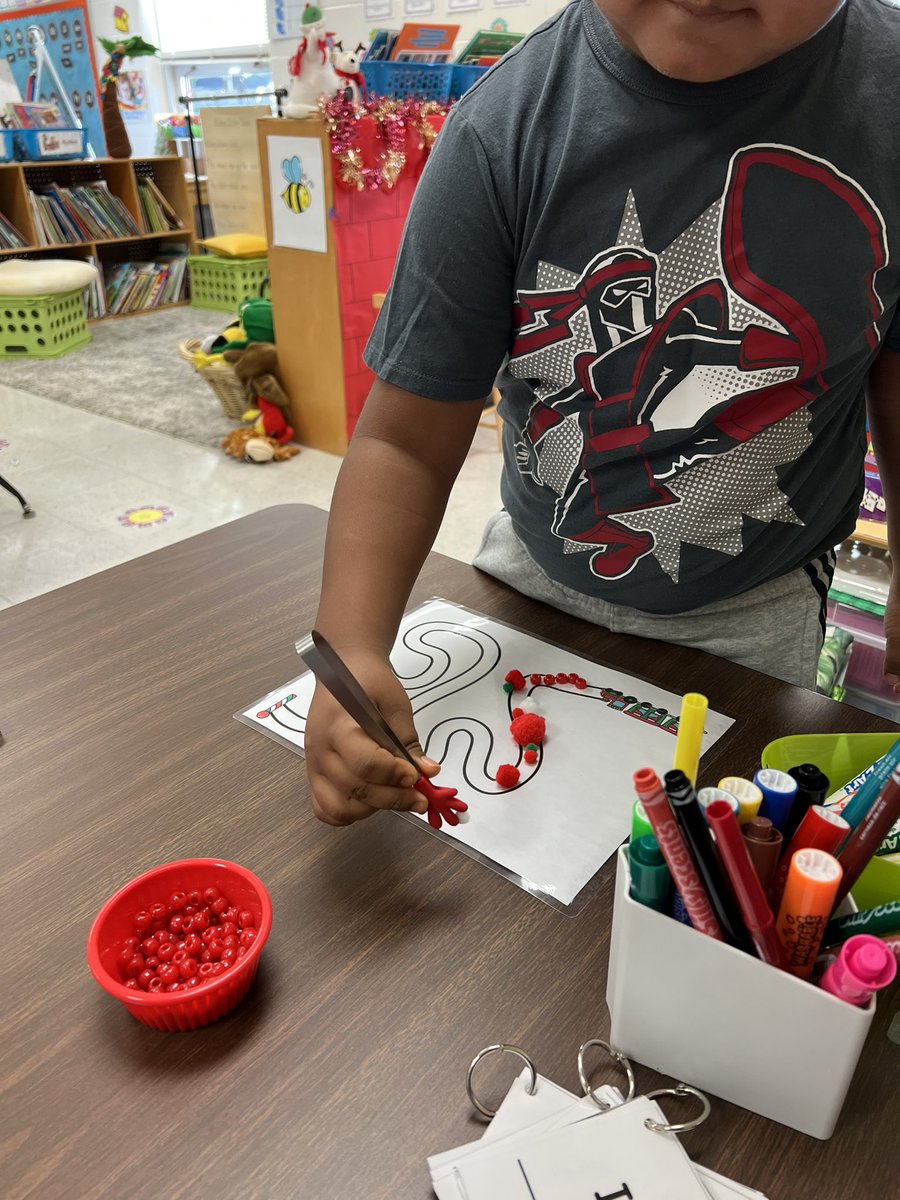 This morning we worked on our fine motor skills in kindergarten! #finemotor #Kindergarten <a href="/SullyES_LCPS/">Sully ES</a>