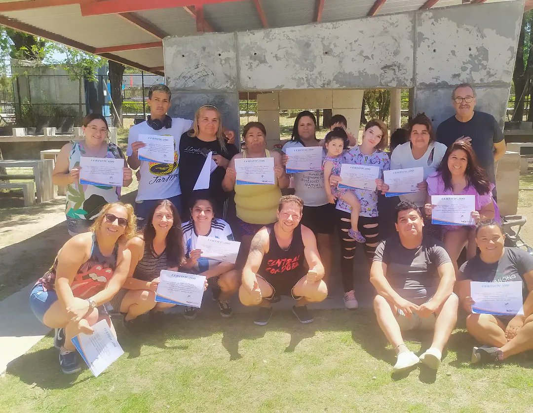 nexorosorg's tweet photo. Un cierre a pura diversión para el Taller de Animación y Eventos 🤹🏻

Entre juego, hamburguesas y entrega de diplomas cerramos el año del taller más divertido de Nexo Rosario 😋 https://t.co/1DuSexcfVT
