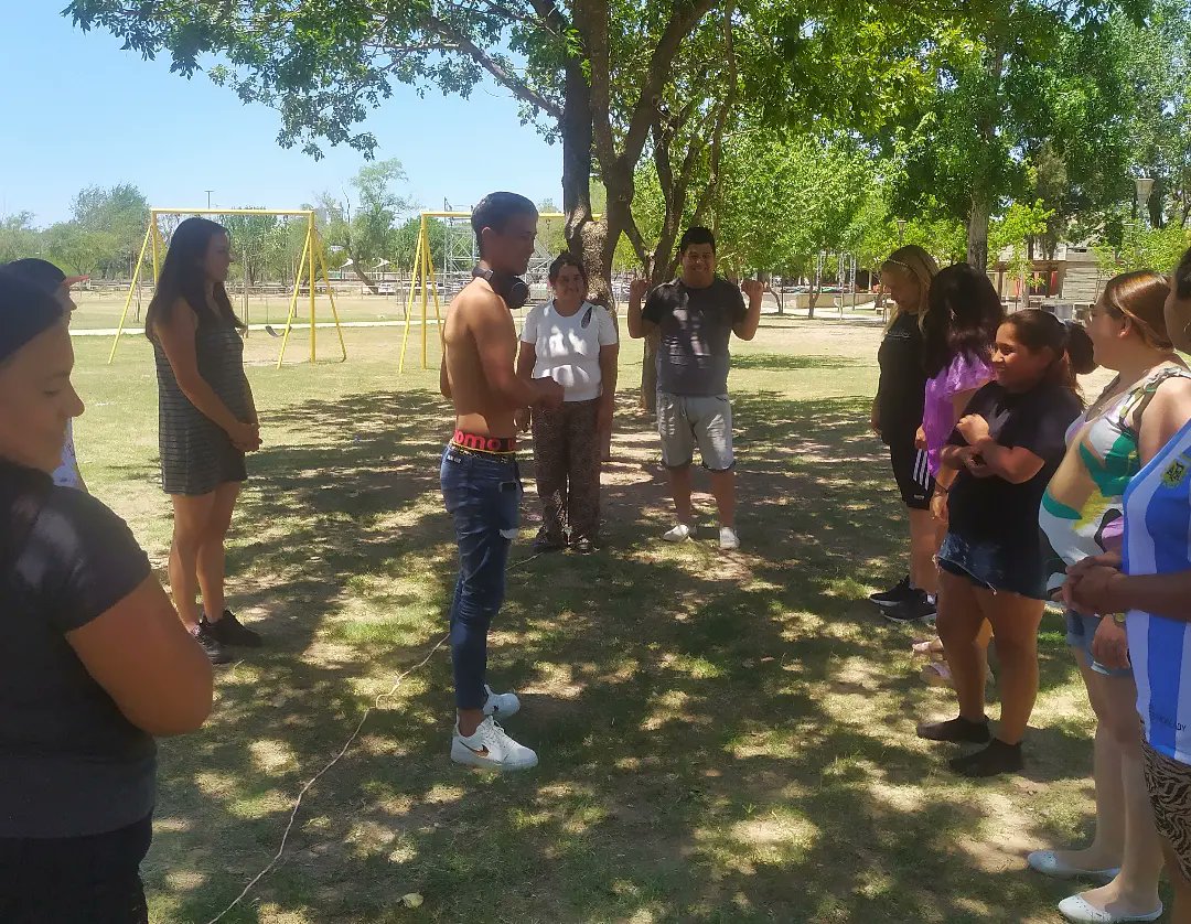 nexorosorg's tweet photo. Un cierre a pura diversión para el Taller de Animación y Eventos 🤹🏻

Entre juego, hamburguesas y entrega de diplomas cerramos el año del taller más divertido de Nexo Rosario 😋 https://t.co/1DuSexcfVT