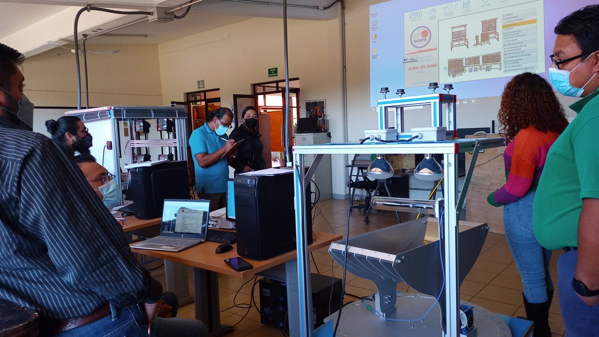 Nuestros docentes de <a href="/EnergiasUTVCO/">Energías Renovables UTVCO</a> cerrando fuerte el cuatrimestre, capacitandose en el uso de nuestros nuevos equipos.