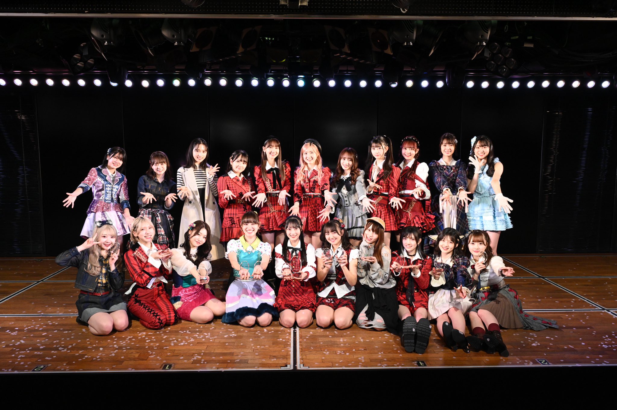 AKB48劇場オープン2周年記念スペシャルフォトアルバム　未開封 Amazon.co.jp: AKB48劇場オープン2周年記念 スペシャルフォト