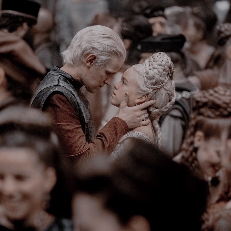 VISVNYA's tweet image. if emma d’arcy had been nominated for lead, alongside matt smith and milly alcock for supporting, i know they would have used both pics to represent hotd‼️THE HEART OF THE SHOW