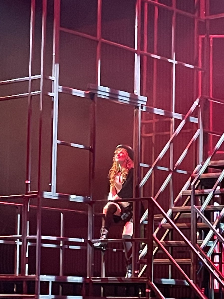 Yeniden, başlasam hayata ben yeniden, neler vermezdim hiç düşünmeden… ⁦<a href="/LucyHarrisTr/">Lucy Harris</a>⁩ #jekyllvehyde #elcinsangu ⁦<a href="/Jekyllvehydetr/">JEKYLL & HYDE</a>⁩ ⁦<a href="/elcnsng/">Elçin Sangu</a>⁩