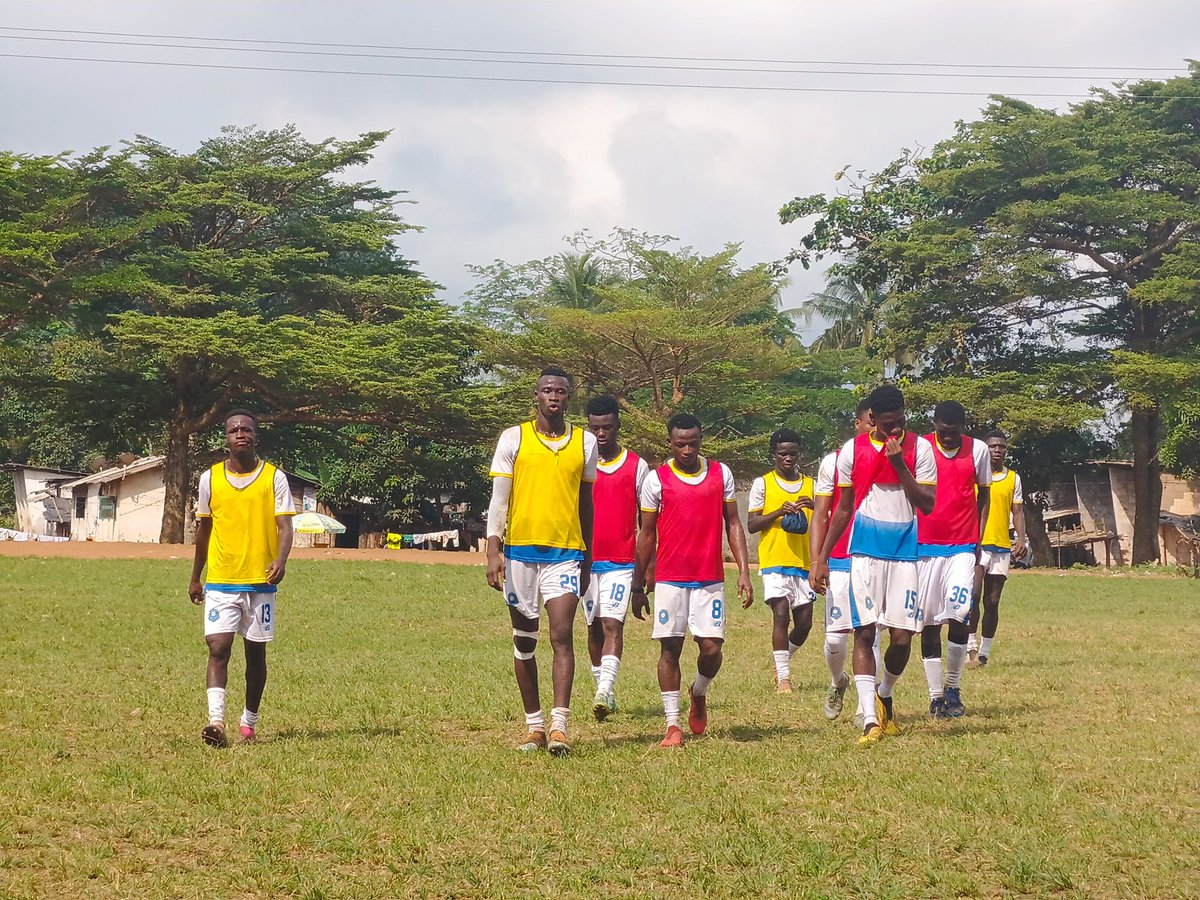 maxunitedfc's tweet photo. @maxunitedfc 
#DivisionRégionale
#Saison2022
#ObjectifD3
#EntrainementDuJour
#SolidaritéRigueurTravail
#UnisNousVaincrons https://t.co/55rEnsXXMf
