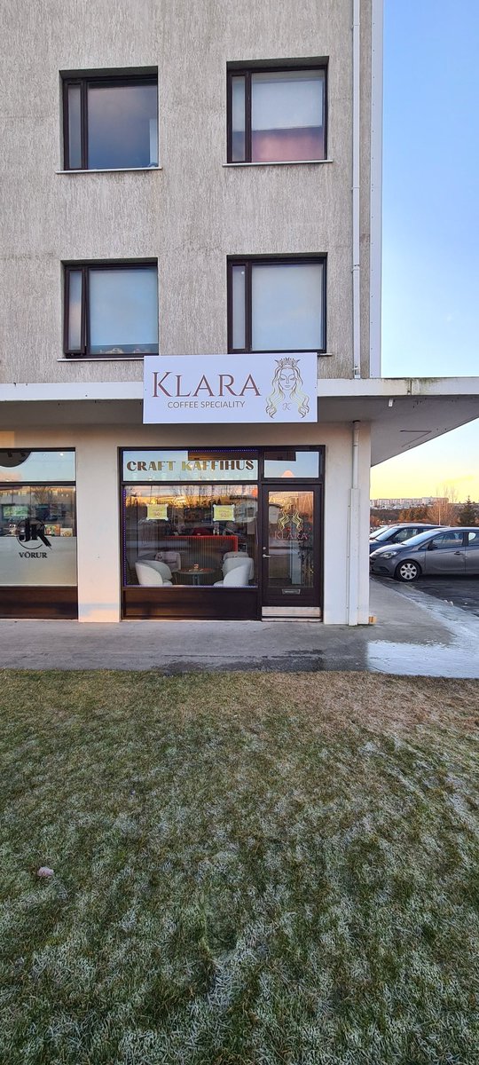 atli_vidar's tweet photo. Árbæjarkaffi lauma í Hraunbæ. Moccamaster og strangheiðarlegur espresso.  Beint á móti Innigörðum og fyrir ofan Skalla 👌
50% afsláttur af öllum baunum í augnablikinu #ekkisamstarf #baranett https://t.co/2EAQwFz1xF