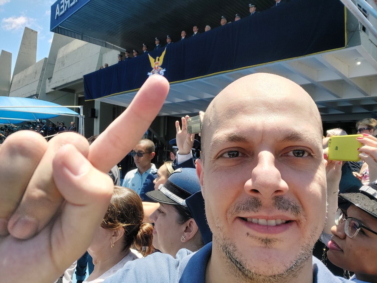 NetoMari1's tweet photo. Nosso Presidente na Tribuna de Honra https://t.co/ZgTdVYsUZl