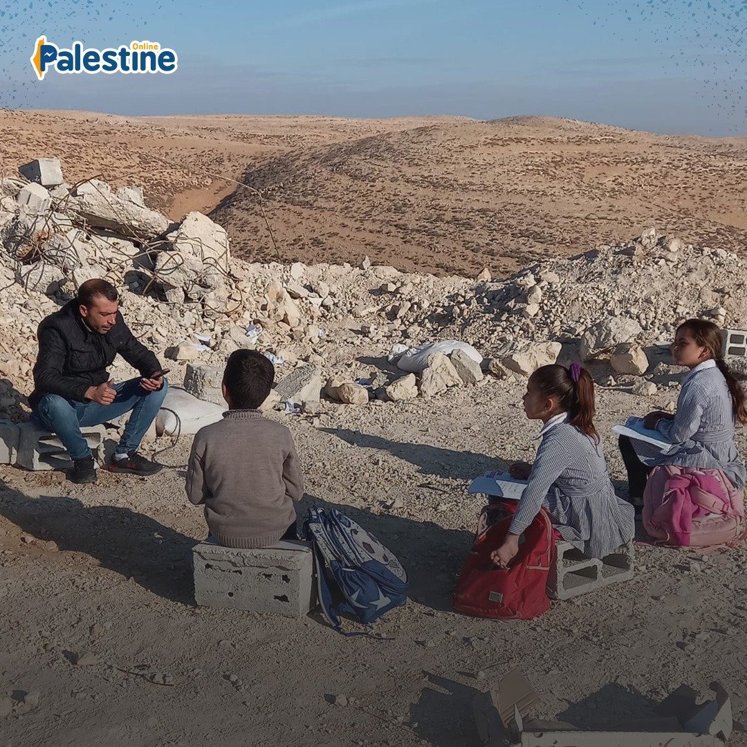 OnlinePalEng's tweet photo. Palestinian schoolchildren take their lessons outdoors after Israeli forces demolished their school two weeks ago and confiscated yesterday the tents that were used as temporary classrooms. https://t.co/3kBlQZ5a4k