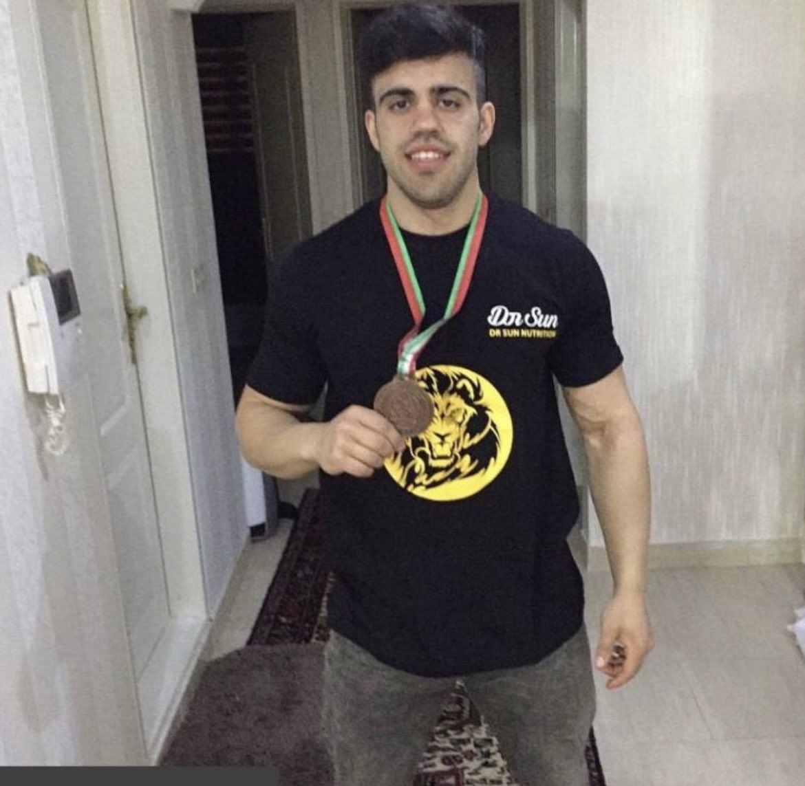 SanaELedene's tweet photo. They have taken #SahandNourMohammadZadeh to the death pole 3 times to get him to confess to something he has not done!!
He is accused of "waging war against god" same as #MohsenShekari and he's facing death now.
Please don't let them kill him too.
#IranRevolution https://t.co/RjMQftopwC