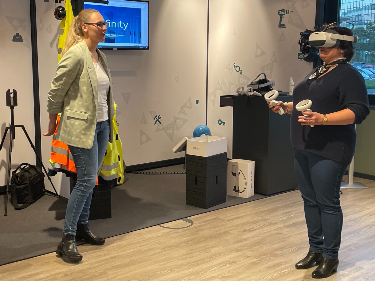 ActemiumD's tweet photo. Auf der #Achema2022 haben wir #infinity - unsere digitale #VR-Trainings-Plattform präsentiert und ein Gewinnspiel durchgeführt. Wir wünschen unserer Preisträgerin Kristina W. viel Spaß mit der neuen #VR-Brille! Mehr über infinity: https://t.co/0rK7Z0Ysme
#VRTraining #oneVINCI https://t.co/Pei7jO1cxL