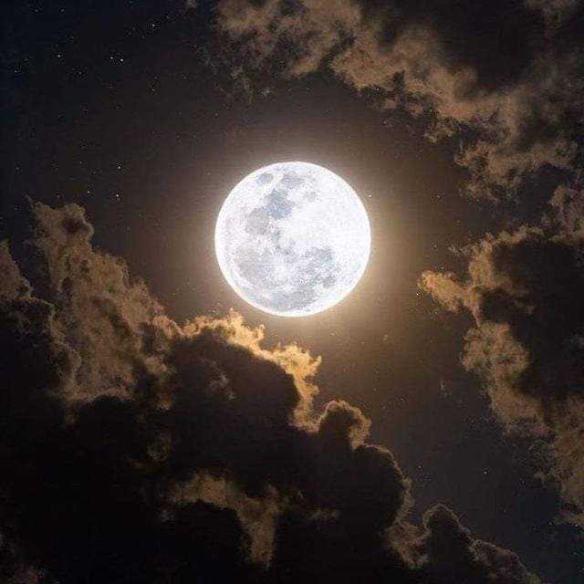 كونو مع الله يكون الله معكم دوماُ...
كل ظلمة ليل لابد ان يأتي بعدها ضياء...
وكل هم سينجلي باذن الله...