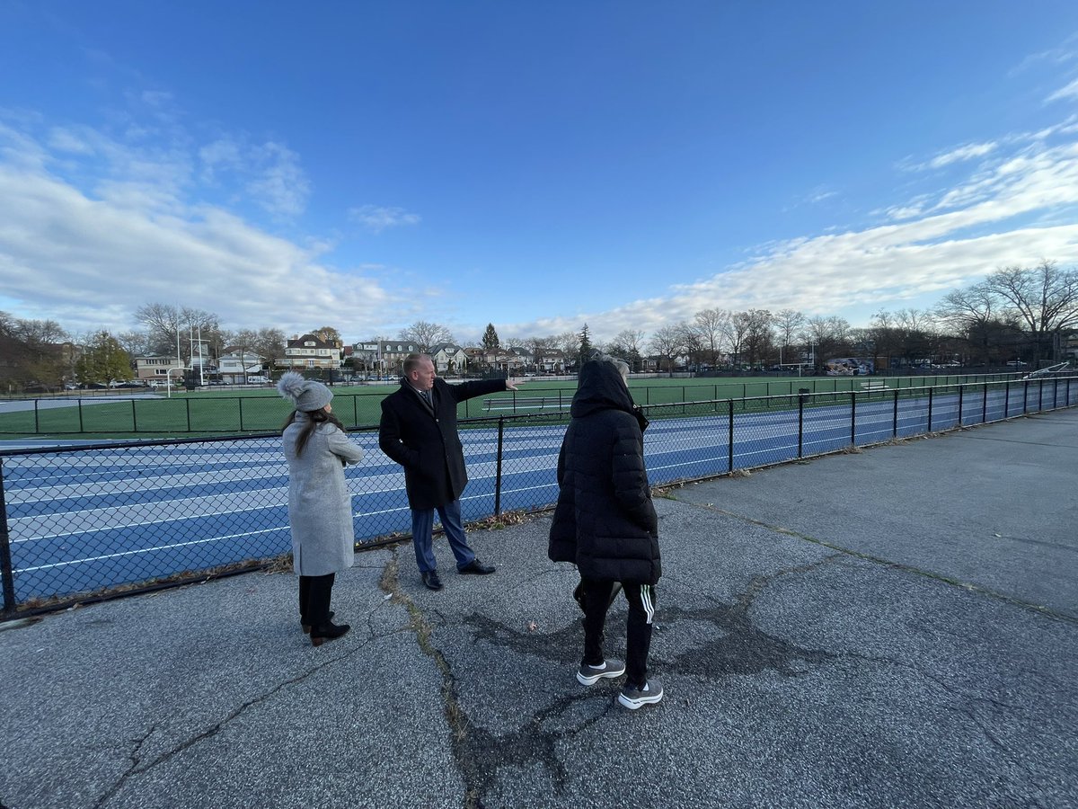 nwoods's tweet photo. @NYCSchools @FollowCSA @CSABklyn NEW #NYCSTEM #partnerships grow in #Brooklyn between @JohnDeweyBK School Facilities & @FortHamiltonBK as we plant the seeds for @soapboxderby 2023. TU Kevin Moran, @NYCSchools COO for supporting these efforts! https://t.co/EP1ZQUyZaB