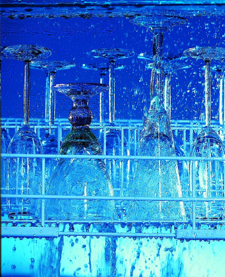 Our products are designed to consume the minimum amount of #water, #energy and #chemicals. Whilst providing customers with great wash results
 winterhalter.com/uk-en/