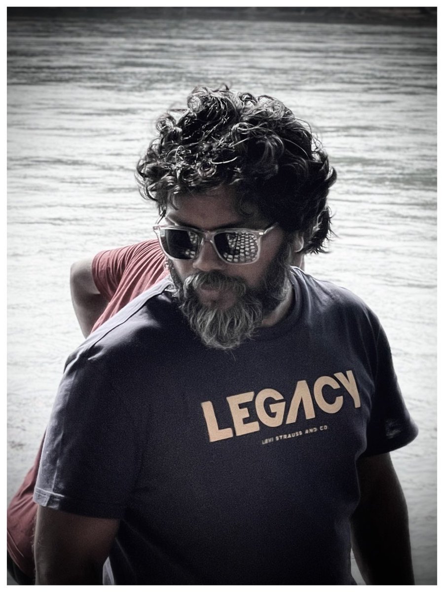 chiyaan's tweet image. இனிய பிறந்தநாள் வாழ்த்துக்கள் அன்பு தம்பி @beemji!! Happy to be a part of the legacy you are so passionately yet painstakingly carving out for yourself. #Thangalaan @StudioGreen2