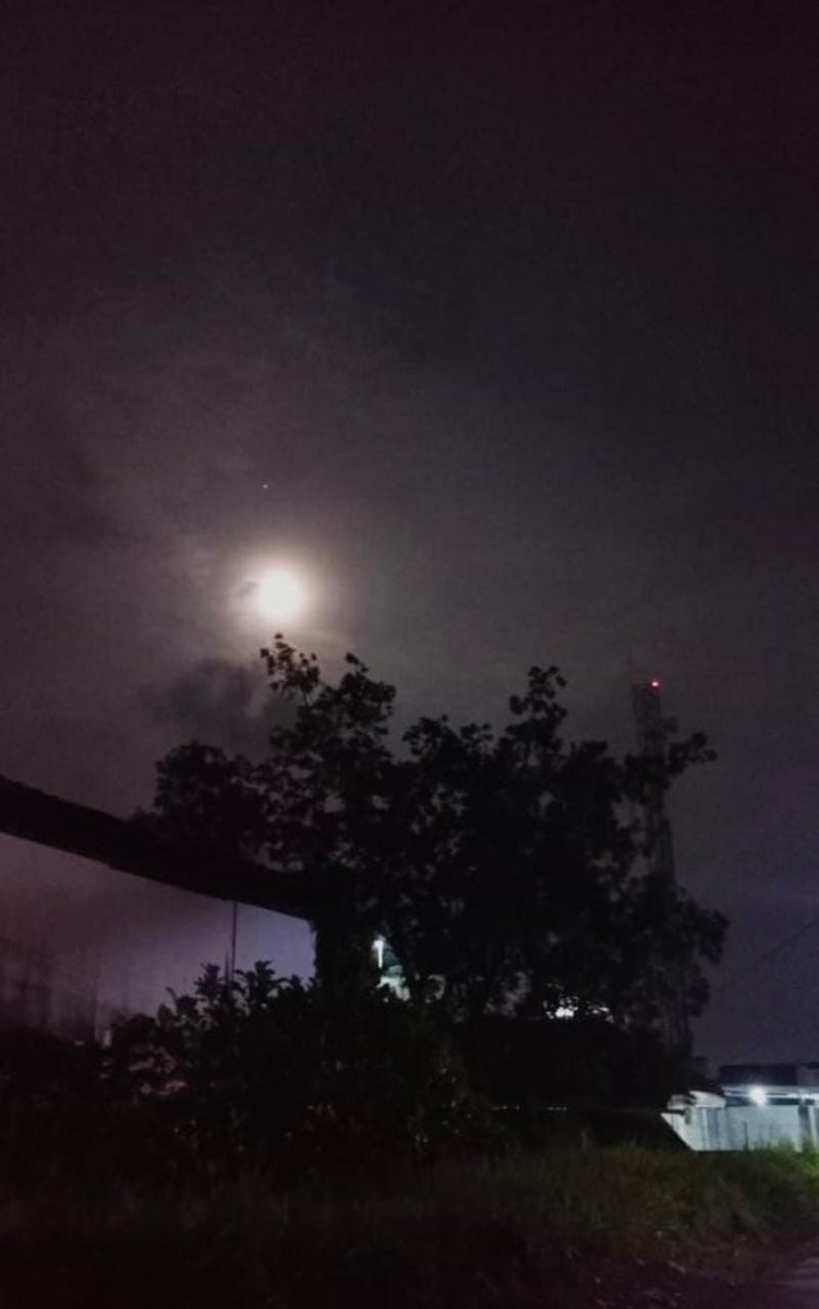 AtinaKhasan's tweet photo. Such as a moon without darkness... (?) https://t.co/z9a3Z9Zhf1