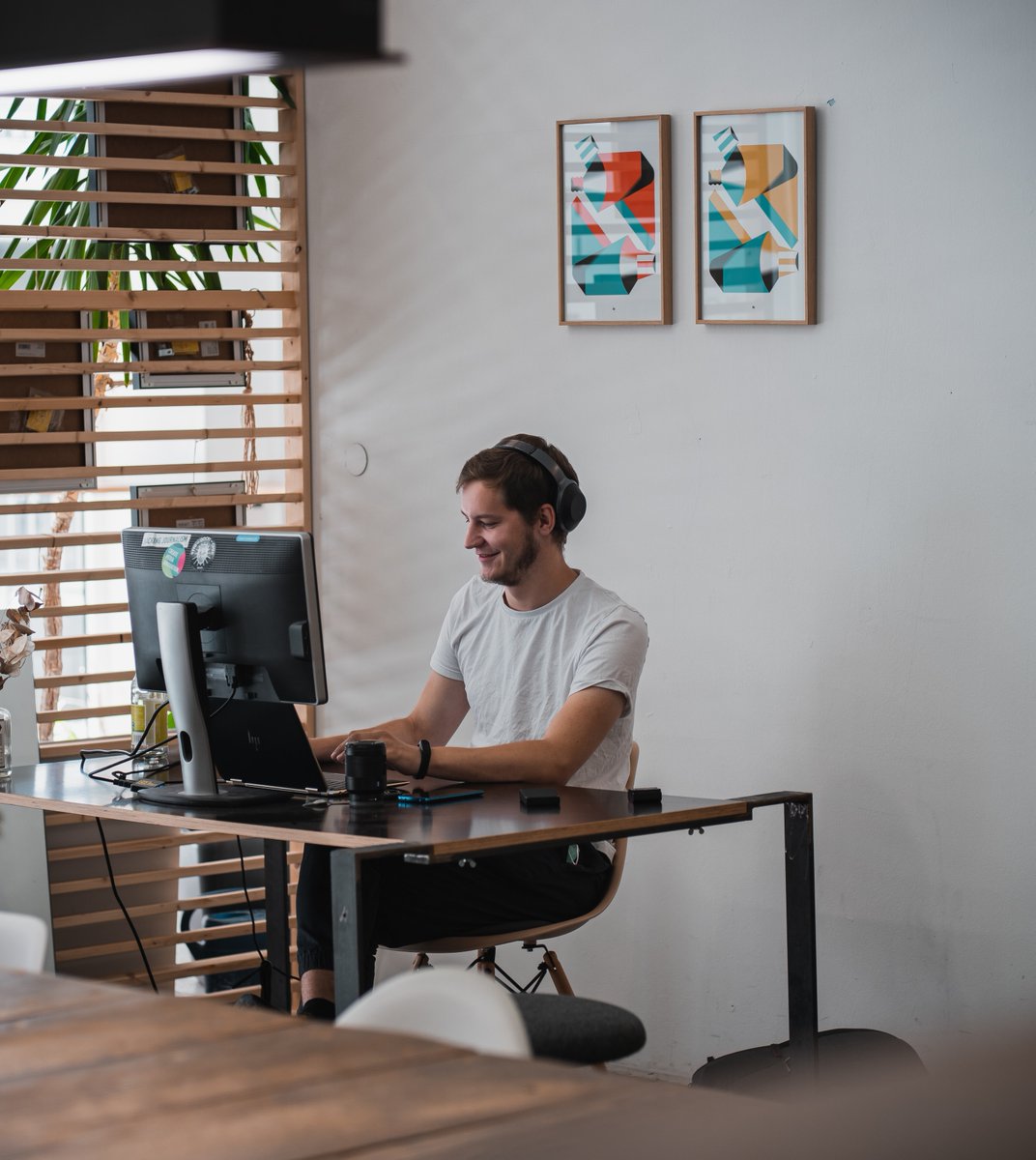 afterify's tweet photo. In the morning you start your day by: 
🧹 Tidying your workspace
🎶 Turning on music
🦖 Playing with your desk toys
❔ Something else? https://t.co/pOyrbNzxcB