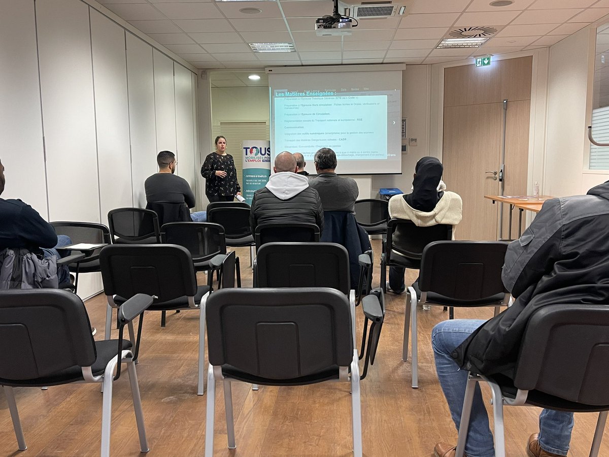 Fidel_k4's tweet photo. Dans le cadre de la semaine du transport session de recrutement à Ingré avec @XPOLogistics_Fr  en association avec #promotrans  mobilisation de la #poei aux besoins
@driss_1402 @christellevanc2 @patrick_boissy @poleemploi_RCVL https://t.co/7b7OOI8KjJ