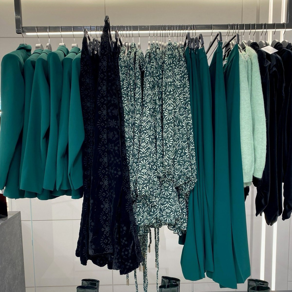 ShopAtPioneer's tweet photo. 'Tis the season for winter fashion! Shop elevated looks for style exploration from @Zara. https://t.co/rEkxugq2Oa