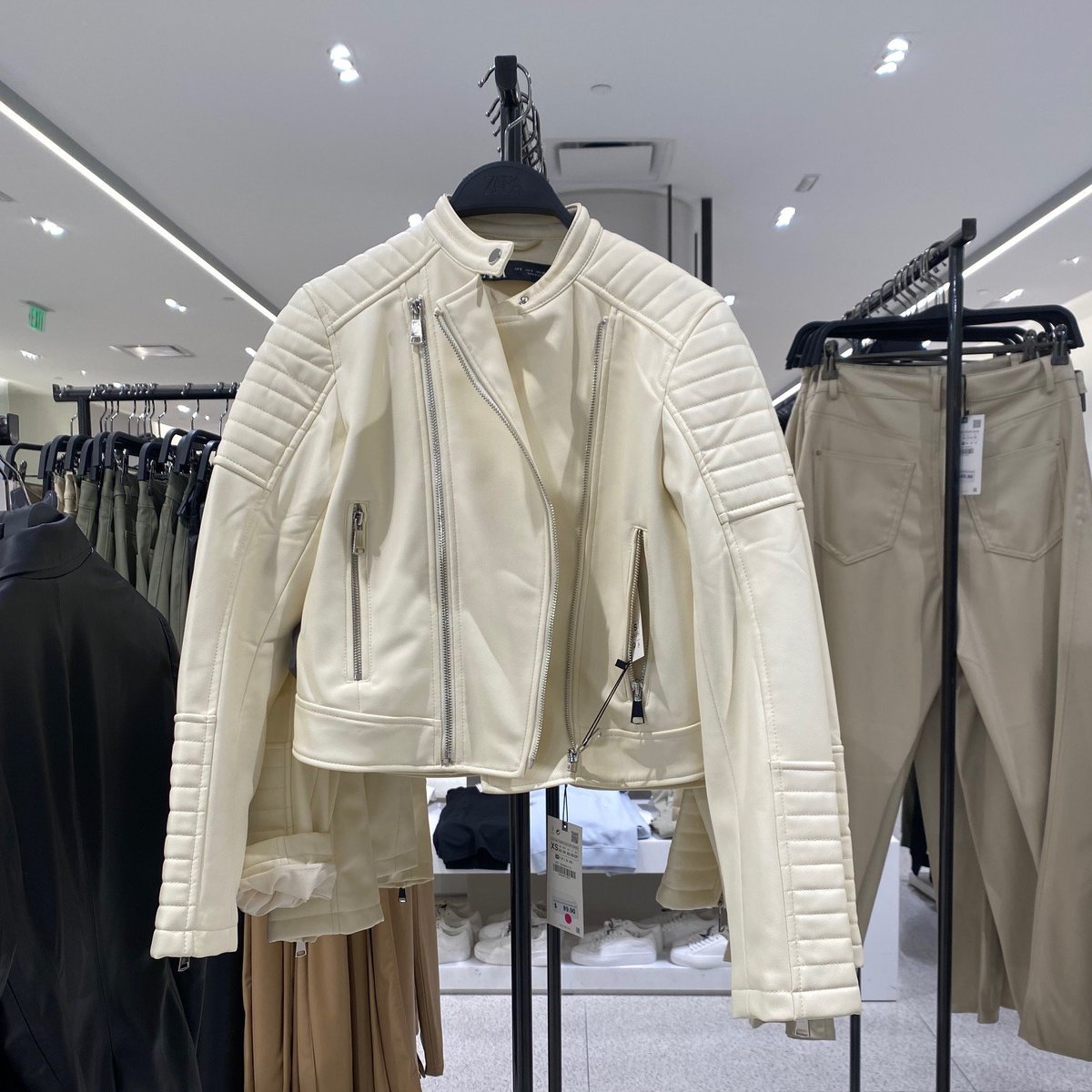 ShopAtPioneer's tweet photo. 'Tis the season for winter fashion! Shop elevated looks for style exploration from @Zara. https://t.co/rEkxugq2Oa