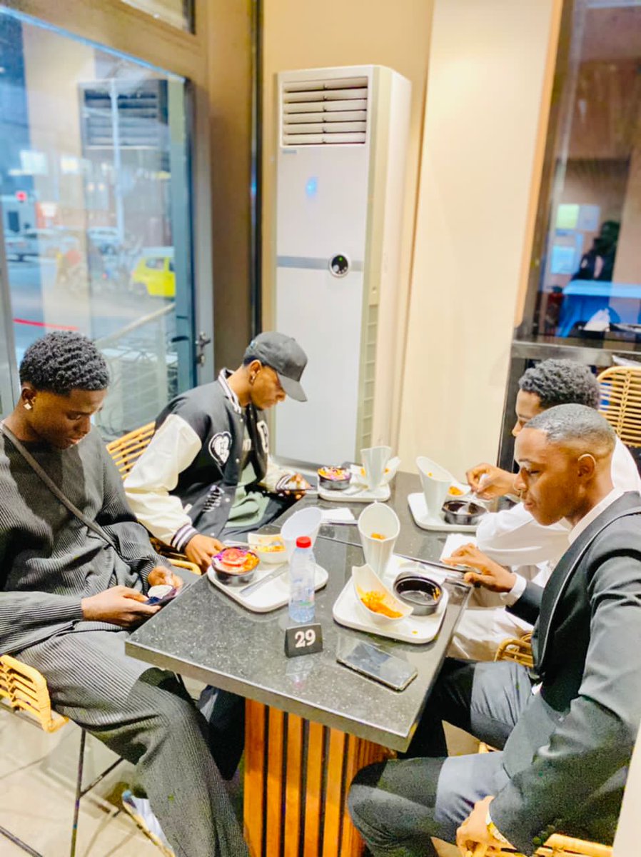 Vadouuuuu's tweet photo. Tous les samedis,les jeunes dont à l'honneur à @FalaiseBpso .venez déguster les meilleures pâtisseries du monde😋Avec juste 5000f vous pouvez vous faire plaisir 🤩 https://t.co/GzavWumgNh