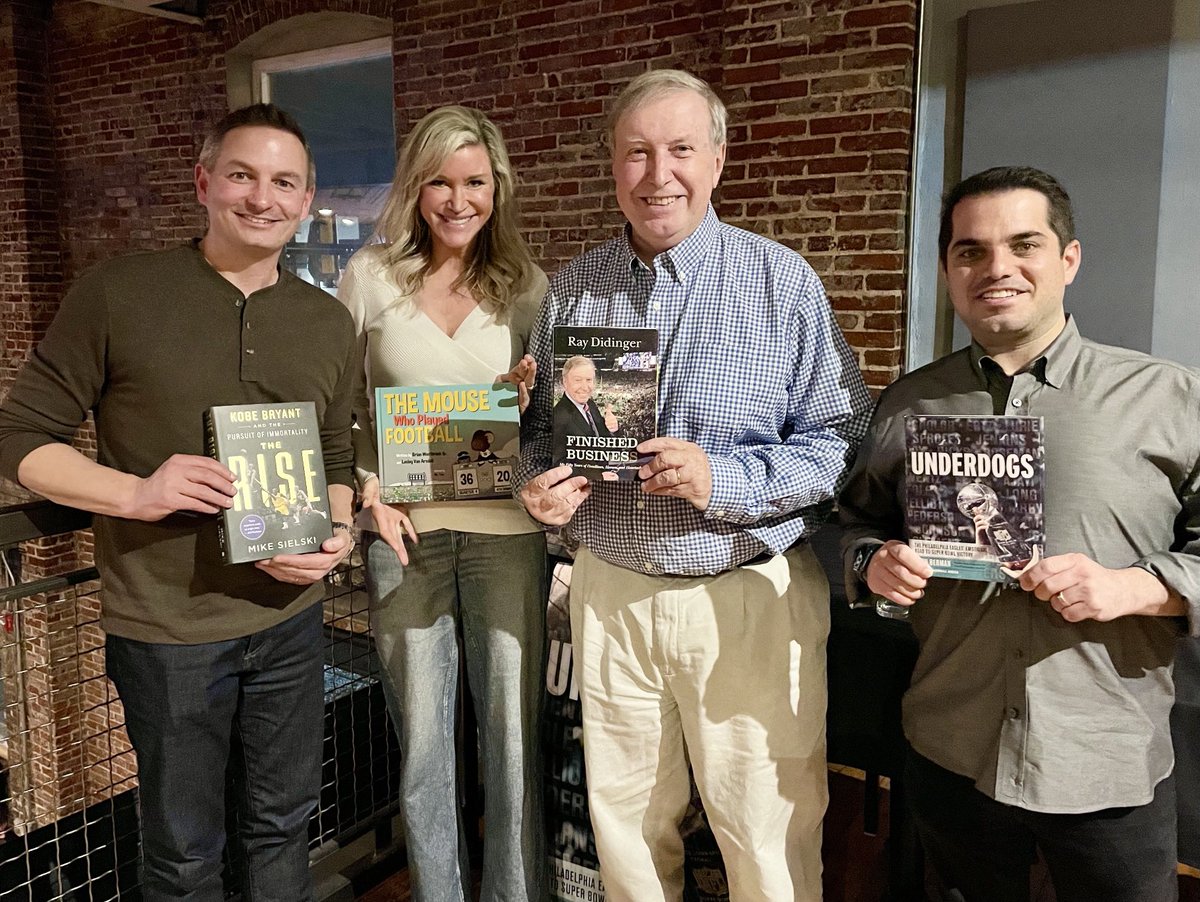 MikeSielski's tweet photo. Thanks to ⁦@PuddlersKitchen⁩ for treating all of us to a great event Wednesday night! ⁦@ZBerm⁩ ⁦@LVAmedia⁩ ⁦@RealGlenMacnow⁩ ⁦@BrianWestbrook⁩
#Eagles #Lakers https://t.co/A8zx4oq0Cv